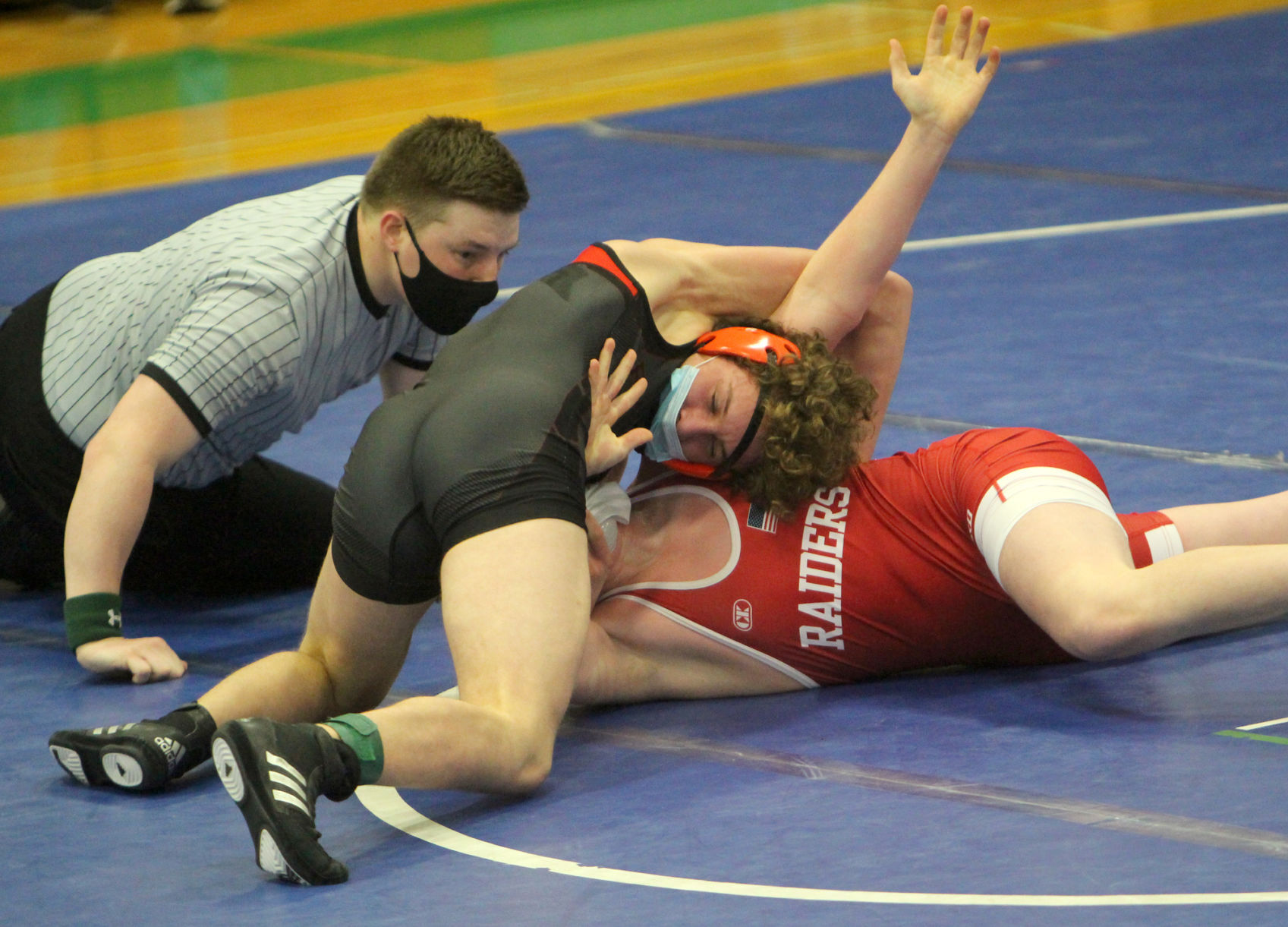 Division 2 prep wrestling regionals at Eau Claire Regis/Altoona 1-30-21
